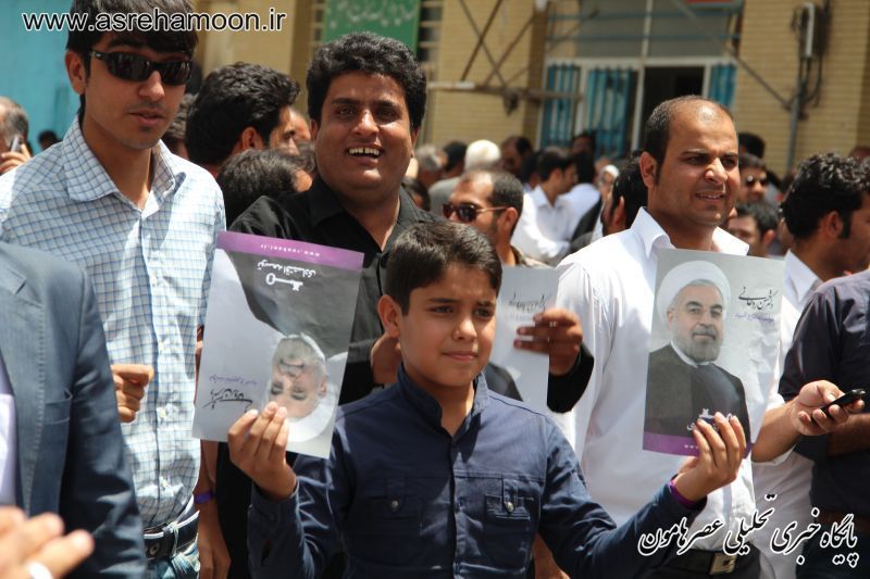 هواداران حسن روحانی در مسجد طالقانی زاهدان