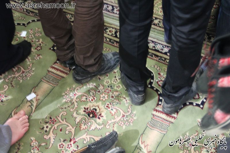 حضور هواداران حسن روحانی با کفش در مسجد طالقانی زاهدان