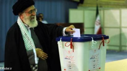 مقام معظم رهبری رای خود را به صندوق انداختند