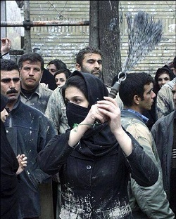 زنجیرزنی زنانه در عزاداری حسینی+عکس