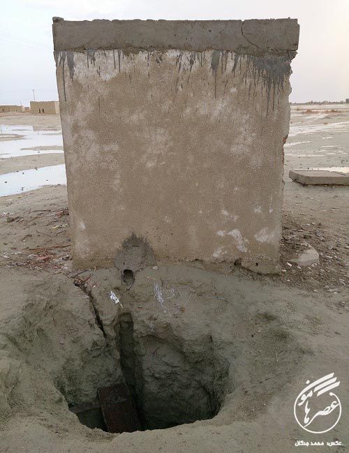 چاه فاضلاب فاقد در پوش در محوطه دبستان شهید محمدعلی آقایی