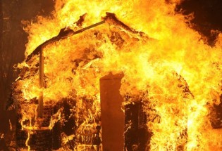 قتل فجیع یک خانواده چهار نفره در دلگان/کل خانه به همراه اعضا به آتش کشیده شد