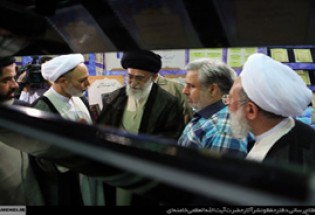 ‫بازدید رهبر معظم انقلاب اسلامی از نمایشگاه کتاب دارالحدیث