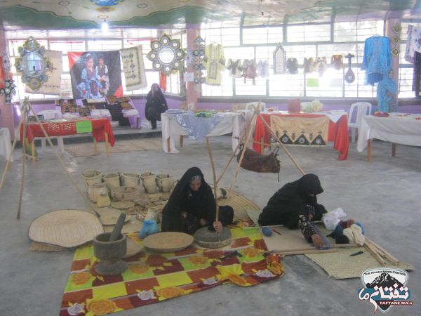 برپایی نمایشگاه سوزن دوزی و هنرهای دستی زنان بلوچ در خاش
