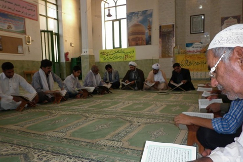 برگزاری محفل انس و جزء خوانی قرآن کریم در مسجد الغدیر هیرمند