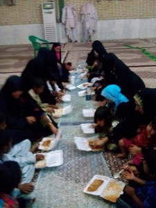 برپایی سفره افطاری در مصلی شهرستان دلگان