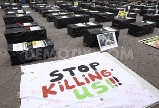 تشییع نمادین اجساد در برلین در اعتراض به حملات رژیم صهیونیستی + تصاویر