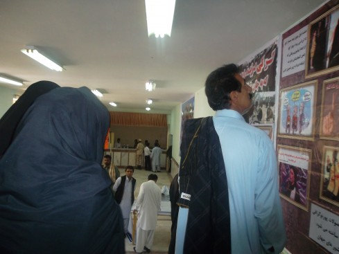 برپایی نمایشگاه پوستر “آسیب های ماهواره”در شهرستان ایرانشهر