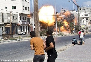 اصابت موشک‌های رژیم‌صهیونیستی به ساختمان‌های غزه + تصاویر