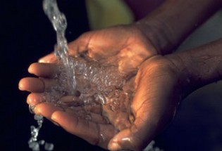 عدم دسترسی بیش از 4000روستای استان به آب شرب سالم/مصرف آب روستائیان از برکه های مشترک بین انسان و حیوانات