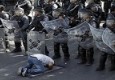 اقدام یک فلسطینی در مقابل پلیس رژیم صهیونیستی+عکس