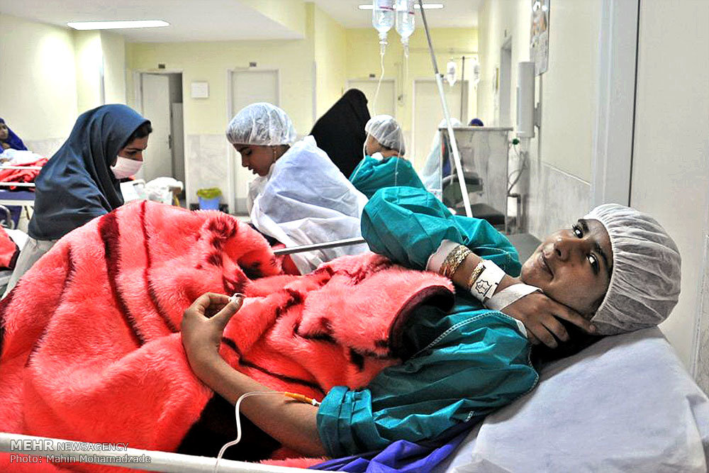 گزارش تصویری/ دانش آموزان مسموم شده در بیمارستان زاهدان