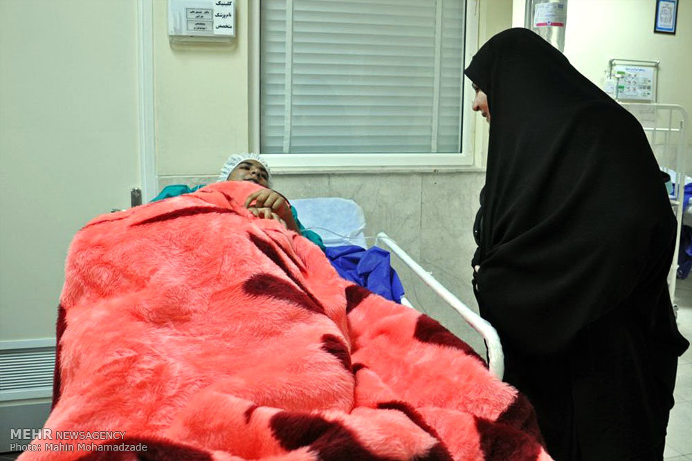 گزارش تصویری/ دانش آموزان مسموم شده در بیمارستان زاهدان