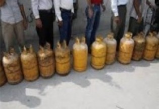 نارضایتی مردم از کمبود شدید گاز مایع در سیستان/ نیروی انتظامی مانع خروج گاز از شهرستان شود