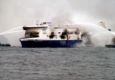 عملیات نجات مسافران کشتی آتش گرفته + تصاویر