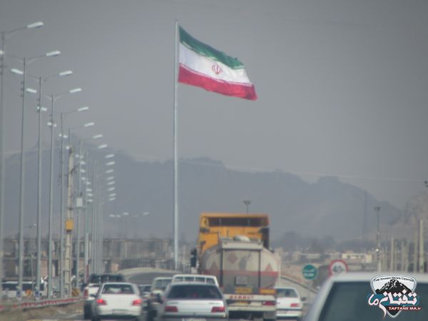نصب پرچم ۴۰ متری در ورودی شهر خاش