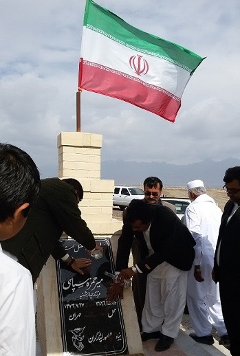 عطر افشانی و غبار روبی مزار شهدا در شهرستان مهرستان