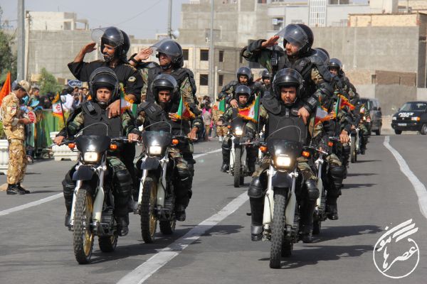 رژه نیروهای پیاده و موتوری ارتش در زاهدان