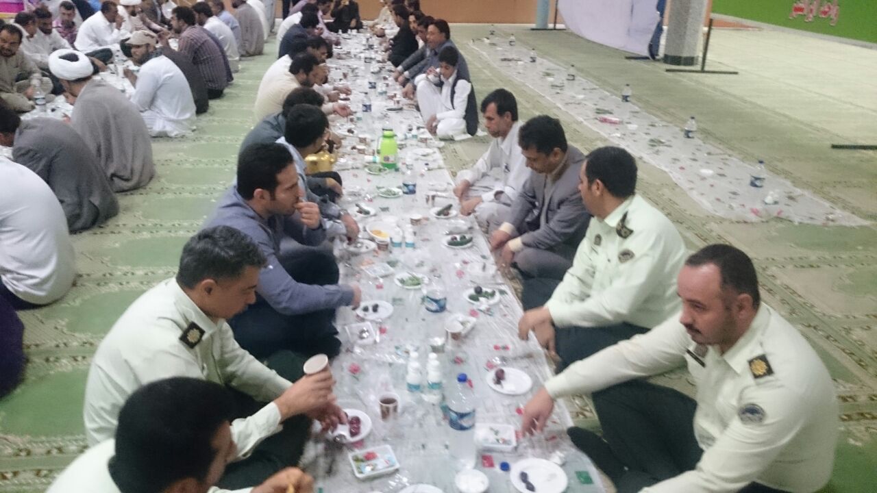 برپایی ضیافت افطاری در مصلی ایرانشهر