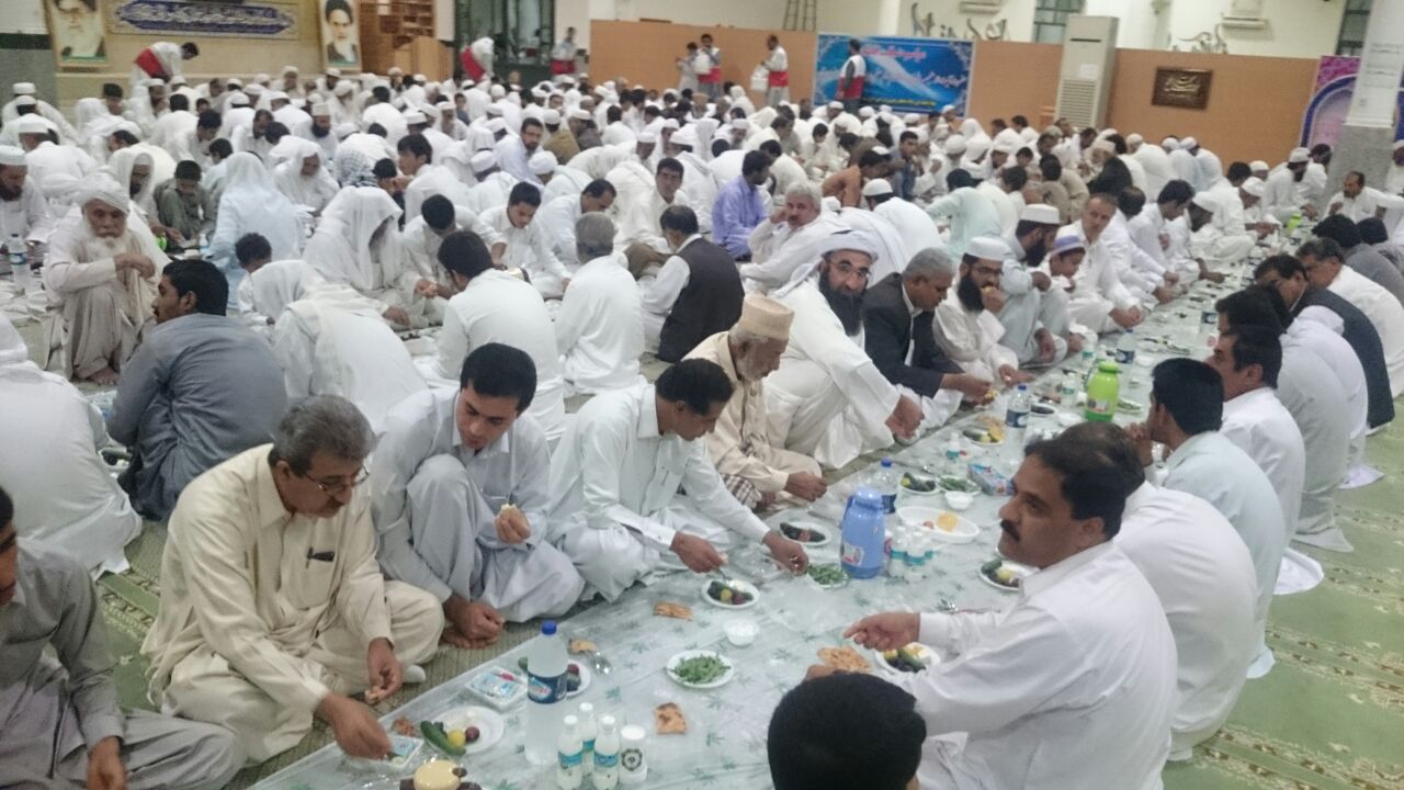 برپایی ضیافت افطاری در مصلی ایرانشهر