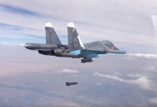 عکس/ لحظه برخورد موشک روسی با پایگاه داعش
