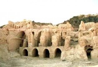 مرگ تدریجی بافت تاریخی اوشیدا/ اثر فرهنگی کوه خواجه در حال تخریب
