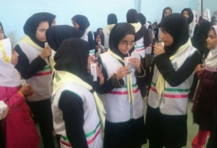توزیع شیر رایگان در مدارس ایرانشهر آغاز شد