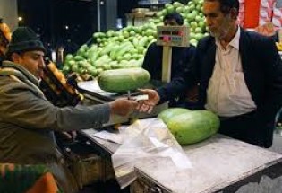 دست دلالان در بازار بلندترین شب سال/ افزایش قیمت میوه و آجیل در جنوب شرق کشور