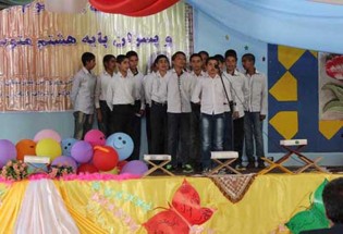 ادای سوگند دانش آموزان پسر نیمروزی در جشن تکلیف