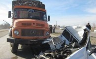 تصادف هولناک کامیون با پراید در جاده زاهدان