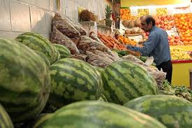 ورود میوه‌های نوبرانه به بازار/ خودنمایی هندوانه بلوچستان در پیشخوان مغازه های کشور