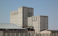 کارخانه ای که 9 سال چرخ تولید آن نمی چرخد/فرماندار نیمروز: آمادگی دولت برای واگذاری کارخانه آرد به بخش خصوصی