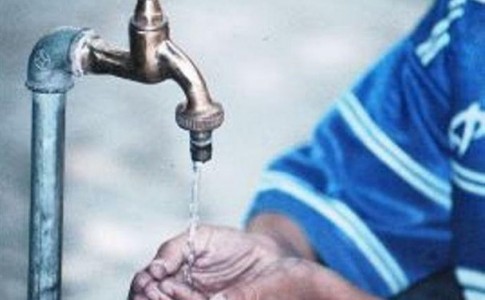 وقتی مایه ی حیات؛ سلامت مردم سیستان را تهدید می کند/ طعم تلخ آب شرب روستایی