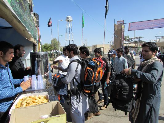 خدمت رسانی بسیجیان به چندین هزار زائر پاکستانی در پایانه مرزی میرجاوه