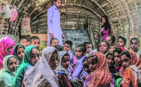 مشکلات دانش آموزان عشایر پایان ندارد/ بازماندن از تحصیل 60 دانش‌آموز عشایری در مهرستان