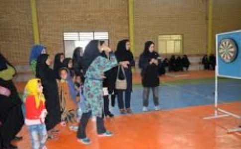 مسابقات طناب کشی و دارت بانوان در شهرستان زابل برگزار شد