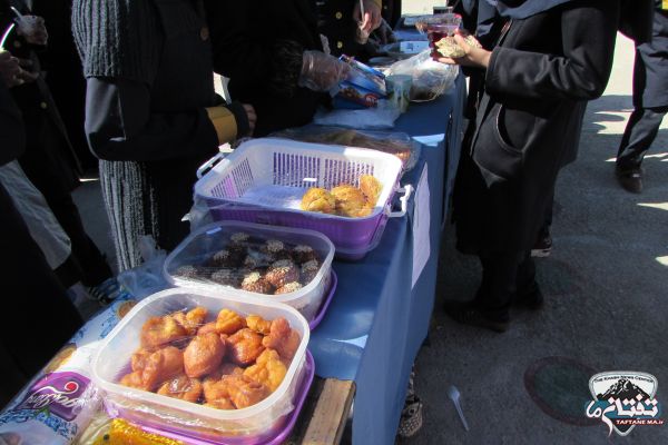 گزارش تصویری/ برپایی بازارچه صنایع دستی و غذاهای سنتی دانش آموزان خاشی؛ گامی به سوی تحقق اقتصادمقاومتی