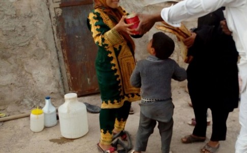 توزیع 400 سبد مواد غذایی میان محرومان شهرستان دلگان+ تصاویر