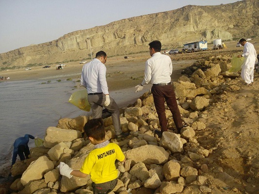 نوار ساحلی خلیج فارس و دریای عمان در بندر چابهار پاکسازی شد+ تصاویر
