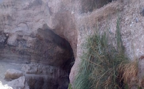 آب معدنی ۷ هزار ساله در دل غار لادیز