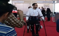 اختراعی که راه رفتن معلولین قطع نخاعی را ممکن می‌کند/ کاهش عوارض بیماری‌های قطع نخاعی با ربات "اسکلت بیرونی پائین تنه"