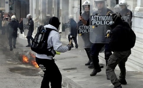 تظاهرات ضد ریاضتی مردم یونان به خشونت کشیده شد