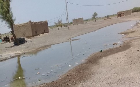 بحران بی آبی و ترکیدگی لوله های آب در گنبد دلگان/ بی توجهی مدیران به بحران مایع حیات