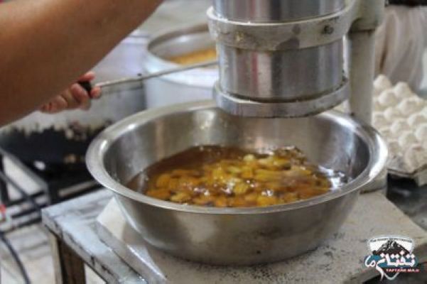 گزارشی شیرین از تهیه و طبخ زولبیا و بامیه در خاش + تصاویر