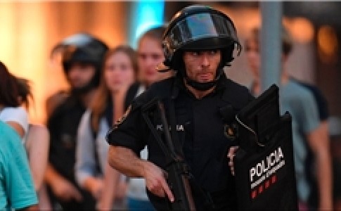 4 تروریست در جنوب بارسلونا کشته شدند/2 حمله جدید به مأموران پلیس و مردم در خیابان/ تلفات به 13 کشته و 100 مصدوم رسید