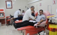 اهدا خون کارکنان شرکت ملی نفت چابهار برای کمک به مردم زلزله زده کرمانشاه  