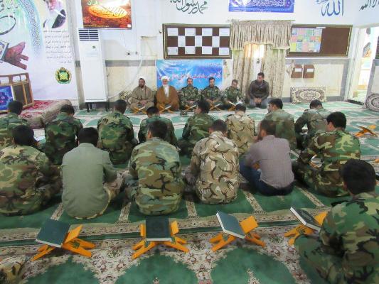 برگزاری محفل انس با قرآن با حضور سربازان ارتشی شیعه و سنی شهرستان خاش