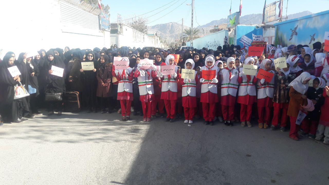 تجمع دانش آموزان شهرستان خاش در حمایت از قدس شریف + تصاویر
