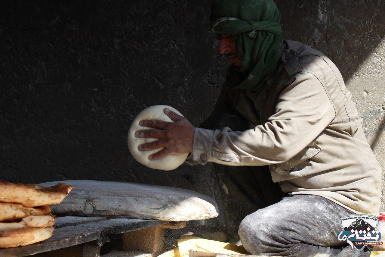 گزارش تصویری/ احیاء پخت نان سنتی و محلی در جنوب شرق کشور