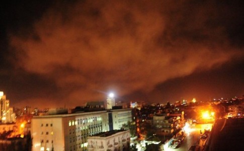 تجاوز هوایی و موشکی سه کشور غربی به سوریه/تلویزیون سوریه:‌ 13 موشک مهاجم ساقط شد/حمله به فرودگاه دمشق کذب است